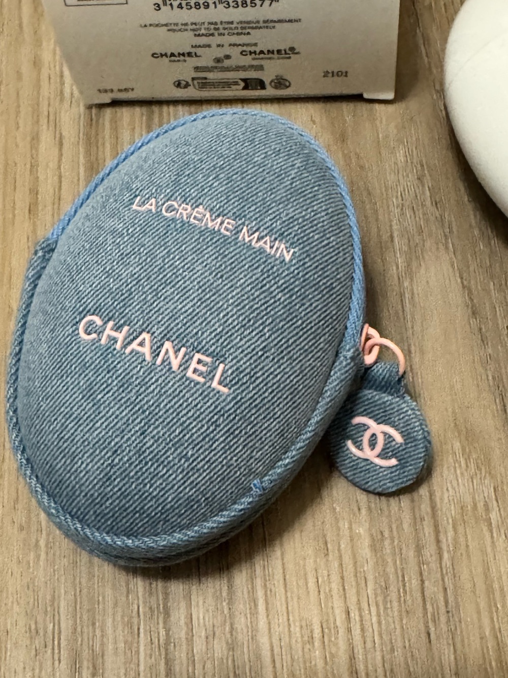 CHANEL La Creme Main 2026 Spring Coco Denim Collection Limited Edition - Picture 2 of 6